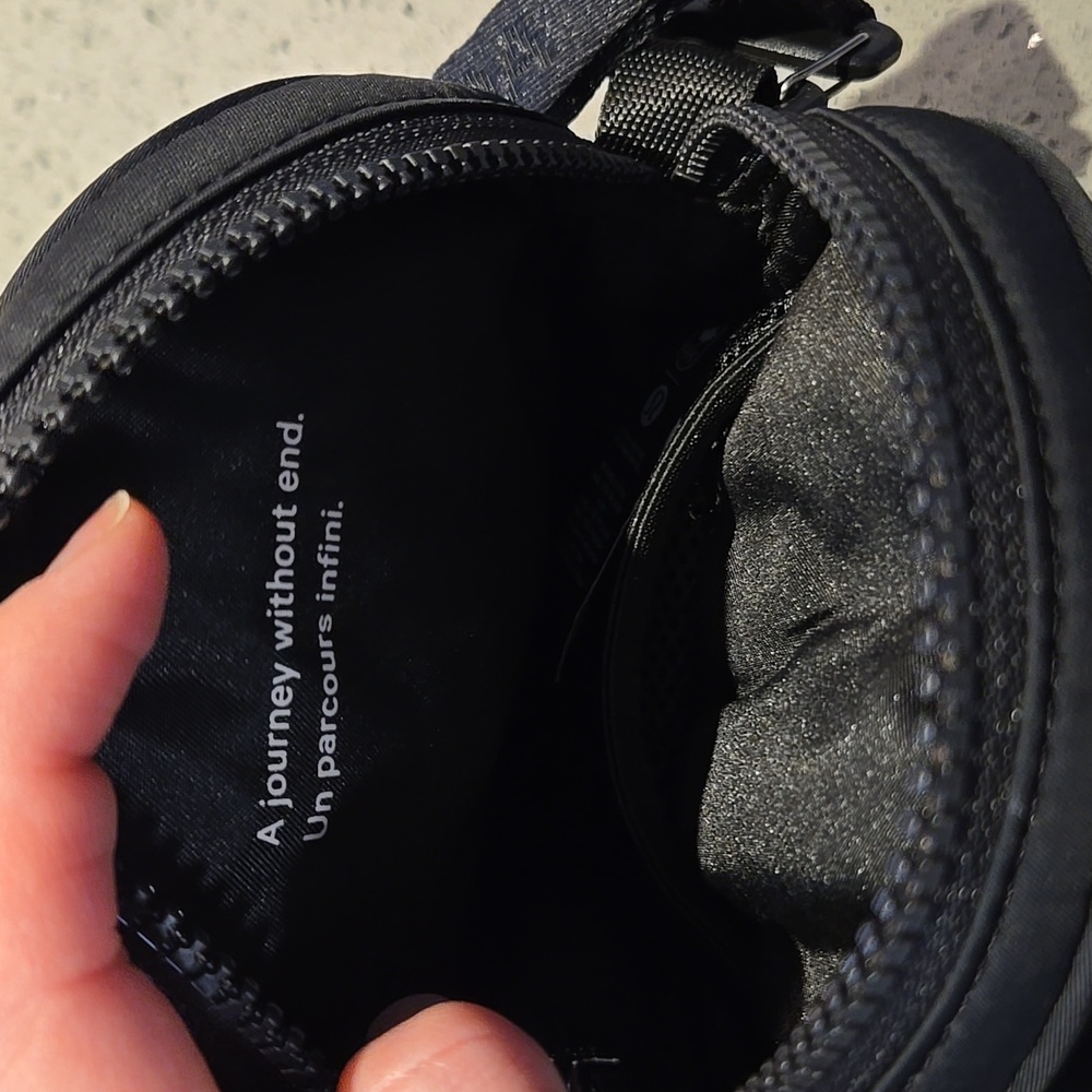 Team Canada 22 Future Legacy Crossbody Bag - Picture 6 of 8